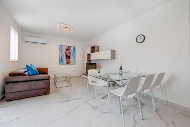 Splendid 2BR Apartment in central St Julians