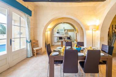 Girardu Holiday Home