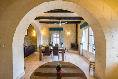 Girardu Holiday Home