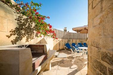 Girardu Holiday Home