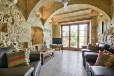 Farmhouse Razzett Cora