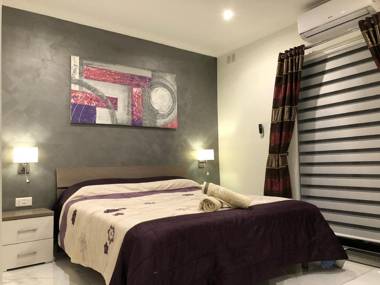 1. Sea View Luxury 2 Bed Penthouse close to Beach!