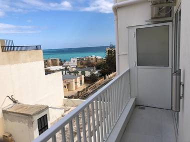 3. Luxury Sea View 2 bed Apartment close to Beach!