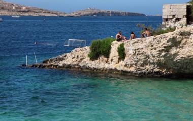 Seashells Apartments with terrace just off the seafront in Bugibba - by Getawaysmalta