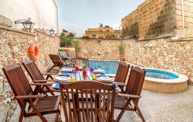 5 bedrooms villa with private pool and wifi at In Nadur 1 km away from the beach
