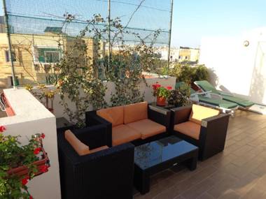 Lovely Penthouse with private sun terrace between Valletta and Sliema