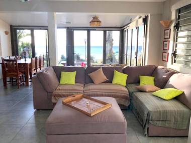 3 bedrooms house at Trou aux Biches 50 m away from the beach with sea view furnished garden and wifi