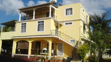 One bedroom house at Trou aux Biches Beach 250 m away from the beach with garden and wifi