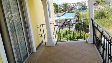 2 bedrooms house with sea view garden and wifi at Trou aux Biches