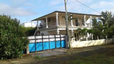 2 bedrooms house with sea view garden and wifi at Trou aux Biches