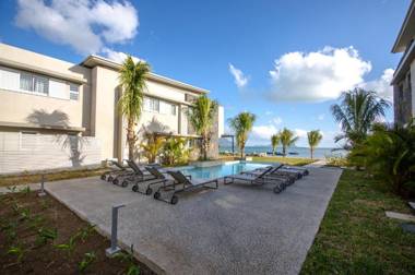 L'Escale 3 bedrooms Sea View and Beachfront Suite by Dream Escapes