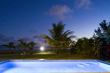 Chalet Kestrel with pool on the beach