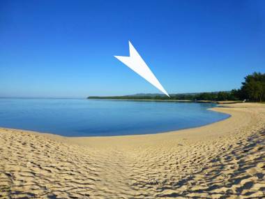 Chalet Kestrel with pool on the beach