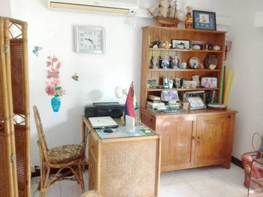 3 bedrooms house at Grand Baie 500 m away from the beach with private pool enclosed garden and wifi