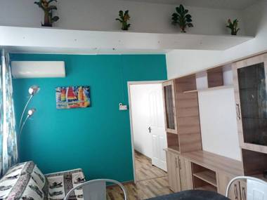 One bedroom appartement at Grand Baie 800 m away from the beach with shared pool enclosed garden and wifi