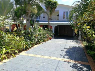 Studio at Flic en Flac 400 m away from the beach with enclosed garden and wifi