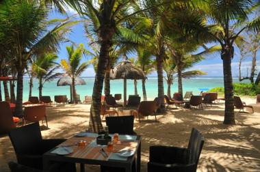 Villa Solara by Oazure