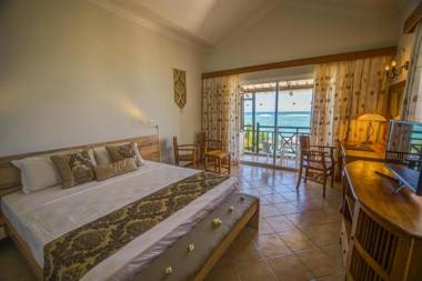 Le Peninsula Bay Beach Resort & Spa