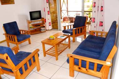 3 bedrooms appartement at Blue Bay 300 m away from the beach with sea view enclosed garden and wifi