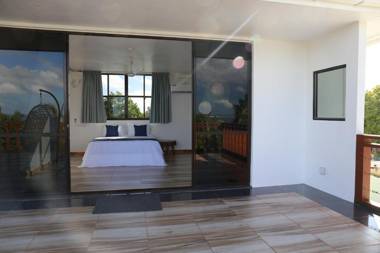 Room in BB - Master Suite Family Room with views to the lagoon and Indian Ocean