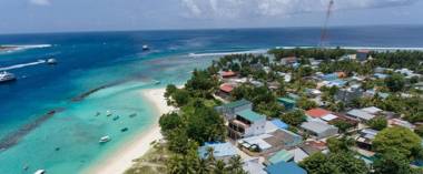 Room in BB - Master Suite Family Room with views to the lagoon and Indian Ocean