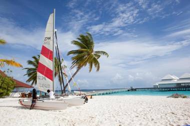 Diamonds Athuruga Maldives Resort & Spa