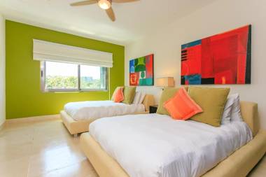 3-Level Condo with Private Balcony & Rooftop Lounge