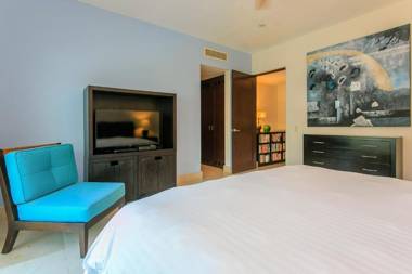 3-Level Condo with Private Balcony & Rooftop Lounge