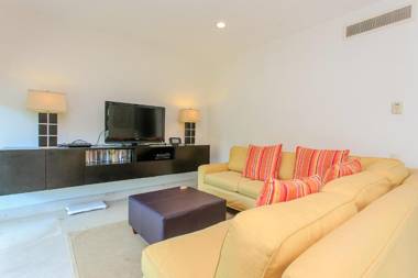 3-Level Condo with Private Balcony & Rooftop Lounge