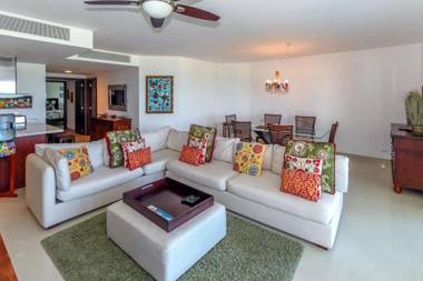 Condo Corazon - True Beachfront Golf Course Condo - At Mareazul