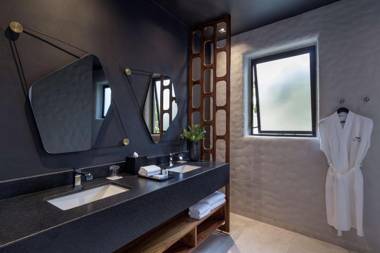 Thompson Zihuatanejo