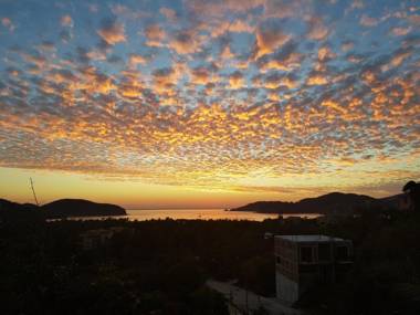 Casa Arcoiris Zihuatanejo B&B