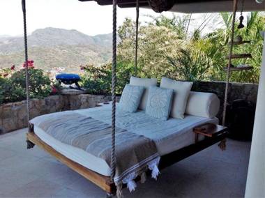 Casa Rumi - Stunning Views of Zihua Bay in Exclusive Cerro del Vigia