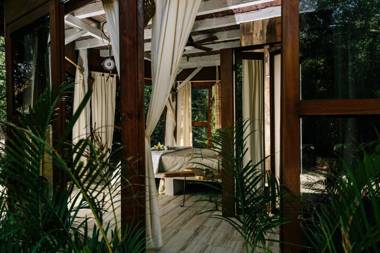 Mamasan Treehouses & Cabins