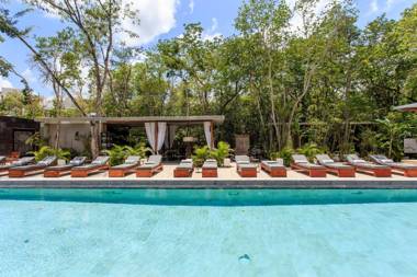 Where Art & Jungle Meet Luxury in Tulum by Moskito