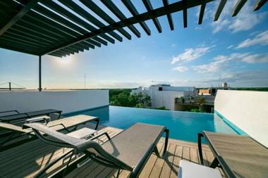 Private Roof w Plunge Pool Brand New 2 Br Penthouse for 6 sleeps