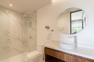 Unique Studio in a private complex with a great pool and gym