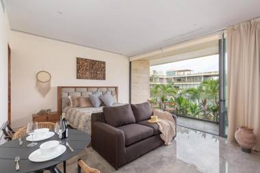 Unique Studio in a private complex with a great pool and gym