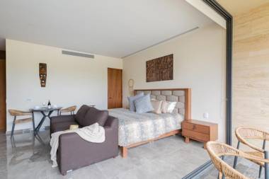 Unique Studio in a private complex with a great pool and gym