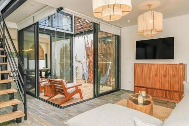 3 Story Home with Private Roof Pool and Tropical Views