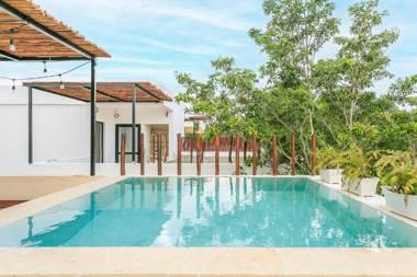 3 Story Home with Private Roof Pool and Tropical Views