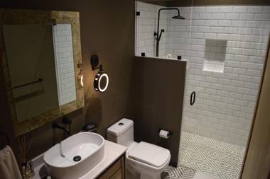 Hotel Bouquet (Adults Only)