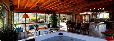 1 Panoramic views hottub firepit & outdoor kitchen