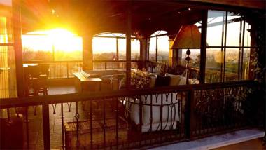 1 Panoramic views hottub firepit & outdoor kitchen