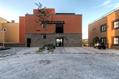 Villa Clara Luna 3 bedroom 3 and a half bath Near Centro