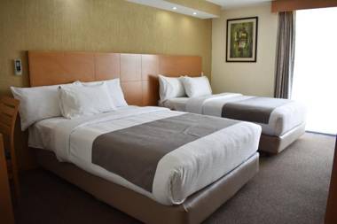 La Posada Hotel y Suites