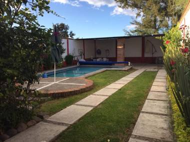 Casa Colonial con Alberca Climatizada con privacidad y seguridad