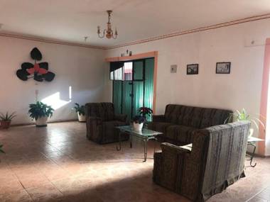 Room in House - Awesome King Room In City Center