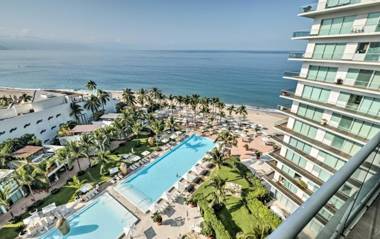 Icon Vallarta- PH rooftop with Jacuzzi!