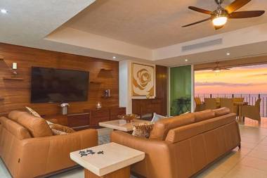 Beachfront condo at Venetian